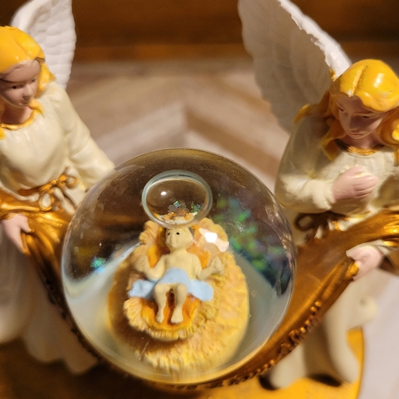 Christmas Globe - Picture 6 of 7